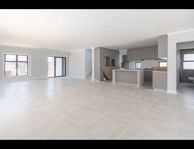 4 BEDROOM FREEHOLD FOR SALE IN PARKLANDS NORTH